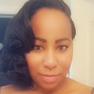 Meet your Posher, Monique